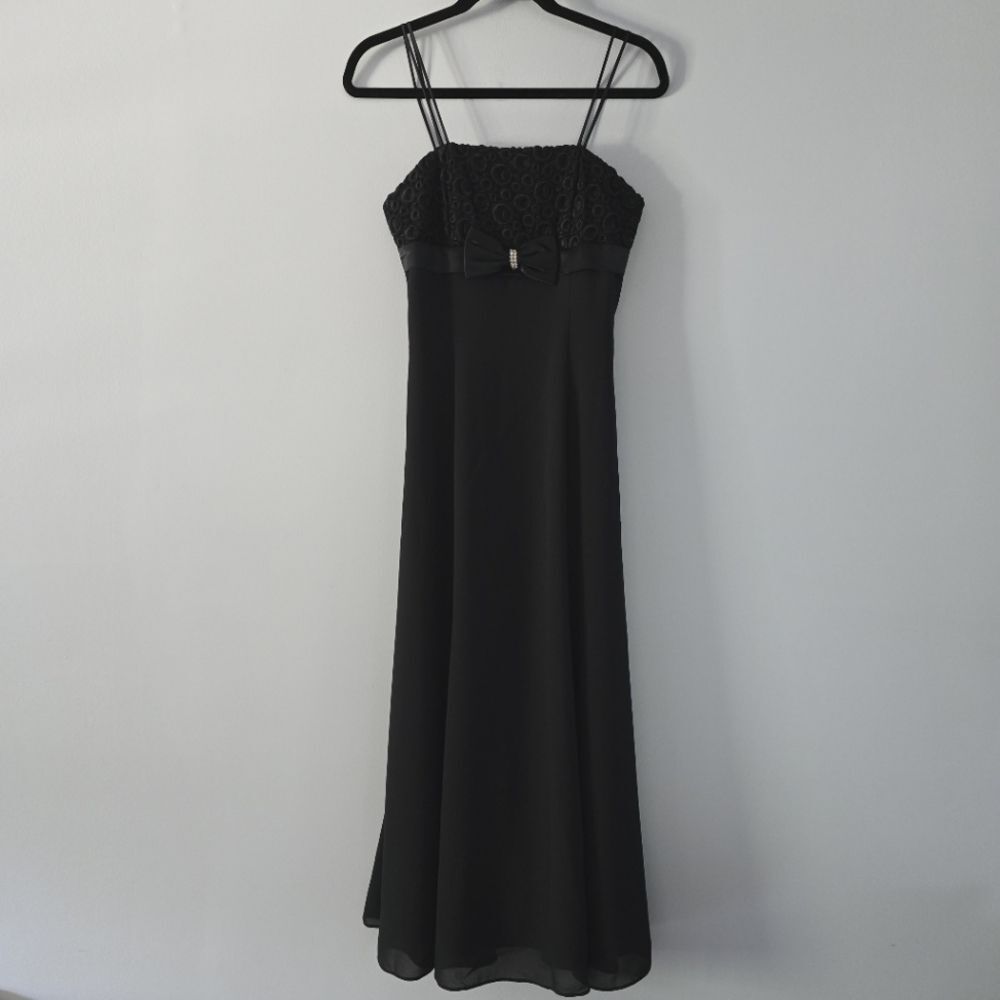 Aspeed Black Embroidered Chiffon Evening A-line Gown Size 4